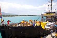 Scientologi-frivilligpastorernas ”Livbåt för Haiti”.